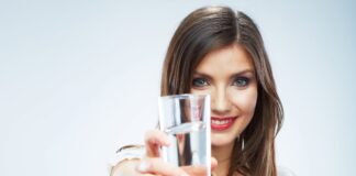 İçilmesi gereken su miktarı da revize edildi! Günde 2 litre değil; 1,8 litre su içilmeli