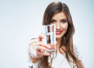 İçilmesi gereken su miktarı da revize edildi! Günde 2 litre değil; 1,8 litre su içilmeli