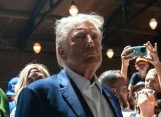 Trump’a yöneltilen suçların bulunduğu belge sahte çıktı!