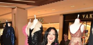 Türkan Şoray’ın filmlerinde giydiği elbiselerin yer aldığı sergi İzmir’de açıldı.