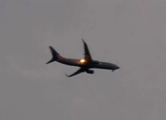 Boeing 737’nin motoru alev aldı. Uçak sorunsuz iniş yaptı