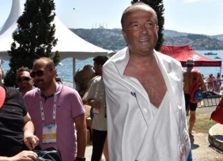 İki kolu olmayan Avcılar Belediye Başkanı Turan Hançerli, İstanbul Boğazı’nı üçüncü kez yüzerek geçti.