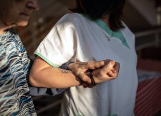AB ve Dünya Sağlık Örgütü’nden ortak endişe: Bir sendrom olarak koronavirüs belirtileri yaygın ve çok vahim…