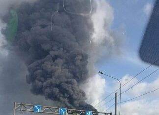 📽️ Rusya’nın St. Petersburg şehrinde petrol deposunda büyük yangın!