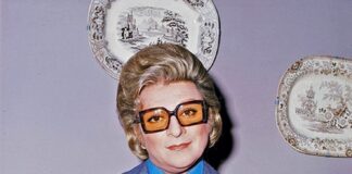 Yapımcısı açıkladı; Zeki Müren filmi yakında gösterimde olacak. Peki Sanat Güneşini kim oynayacak?