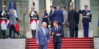 FARK YARATTI… İLK RESMİ ZİYARET FRANSA’YA…