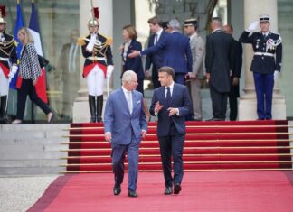 FARK YARATTI… İLK RESMİ ZİYARET FRANSA’YA…