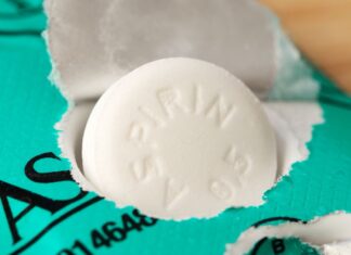 Bir çalışma, her gün aspirin almanın 65 yaş üstü kişilerde tip 2 diyabet riskini azaltabileceğini öne sürüyor.