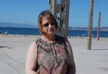 Midesi felç olan bir kadın dört yıldır normal yollarla yemek yiyemiyor.