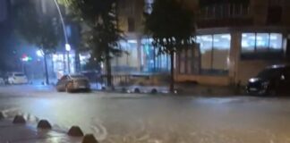 📽️ İstanbul’da etkili olan sağanak yağış nedeniyle Başakşehir Çam ve Sakura Şehir Hastanesi’ni su bastı.