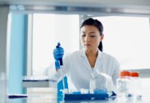 Kök hücreyle rahim dışında sentetik insan embriyosu üretildi.