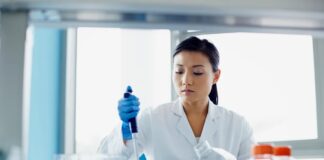 Kök hücreyle rahim dışında sentetik insan embriyosu üretildi.