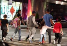 New York Belediye Başkanı Adams, “Şiddetli göçmen akını New York şehrini yok edecek!”