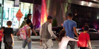 New York Belediye Başkanı Adams, “Şiddetli göçmen akını New York şehrini yok edecek!”