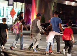 New York Belediye Başkanı Adams, “Şiddetli göçmen akını New York şehrini yok edecek!”