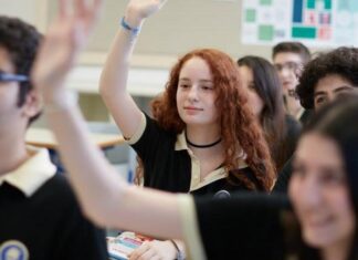 Liselerde sınıfta kalma geri geldi. 6’dan fazla dersi başarısız olan öğrenci sınıf tekrarı yapacak.