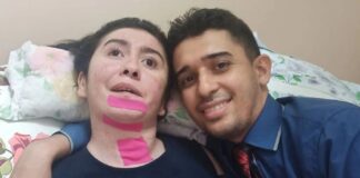 Bir Koca, Bitkisel Hayattaki Karısına Bakmak İçin Tüm Hayatını Feda Etti