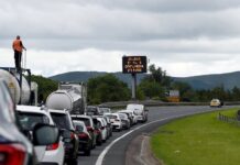 Estonya, Rusya plakalı araçların ülkeye giriş yapmasını yasakladı.