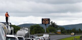 Estonya, Rusya plakalı araçların ülkeye giriş yapmasını yasakladı.