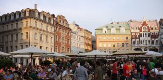 Estonya’dan sonra , Letonya ve Litvanya da, Rusya plakalı araçların ülkeye girişini yasakladı.