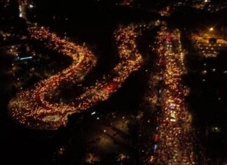 Cumhuriyet’in 100. yaşını milyonlar Fener Alayları ile kutladı