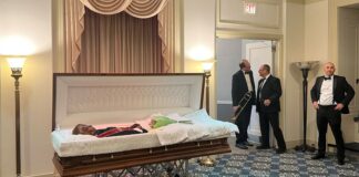 Kimliksiz adam kazara mumyalandı, 128 yıl mumyasıyla sergilendi; kimliği saptanınca geçit töreniyle gömüldü.