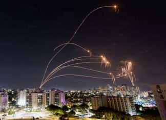 Süre doldu; füzeler ateşlendi!
