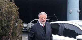 Metin Akpınar’ın evlilik dışı ilişkiden kızı olduğu ortaya çıktı.