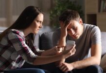 “Eşini aldatan erkek ile başka erkeğe mesaj atan kadın eşit kusurlu”