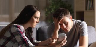 “Eşini aldatan erkek ile başka erkeğe mesaj atan kadın eşit kusurlu”