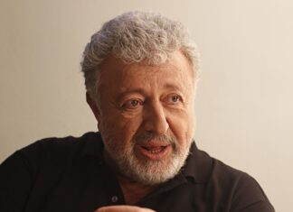 Metin Akpınar kızları olduğu kanınıtlanan ikizlerden babalık davası açmayanını nüfusuna geçirmiş