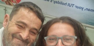 Bir kadın, nadir görülen genetik hastalık nedeniyle kendini karnından bıçakladı ve yaptığını unuttu.