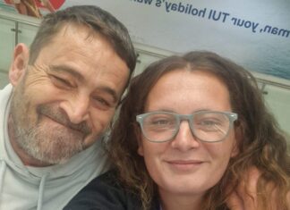Bir kadın, nadir görülen genetik hastalık nedeniyle kendini karnından bıçakladı ve yaptığını unuttu.