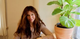 Pulitzer ödüllü şair, New York Times dergisi editörü Anne Boyer, Dergisinin ‘savaş yalanlarına’ tepki göstererek istifa etti: