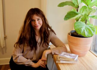 Pulitzer ödüllü şair, New York Times dergisi editörü Anne Boyer, Dergisinin ‘savaş yalanlarına’ tepki göstererek istifa etti:
