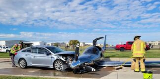 📽️UÇAK KARAYOLUNDA OTOMOBİLE ÇARPTI