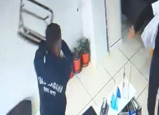 DUDAĞI UYUŞTU DİYE KIRIP DÖKTÜ; HEKİMİ YARALADI VE TUTUKLANDI