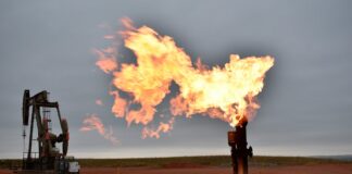 PETROL ZENGİNİ BÖLGEDE VURDUMDUYMAZLIK: ZEHİRLENMİŞ HALKLAR