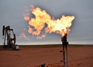 PETROL ZENGİNİ BÖLGEDE VURDUMDUYMAZLIK: ZEHİRLENMİŞ HALKLAR
