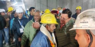 Hindistan’da çöken tünelde mahsur kalan 41 işçi 17 gün sonra kurtarıldı