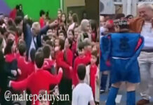 📽️Her çarşamba müzik, dans, eğlence… ‘Müdür Amca’ sosyal medya’da viral oldu.