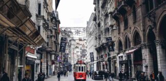 1 M²= 79,000 TL. İSTİKLAL CADDESİ KİRA ARTIŞINDA DÜNYA REKORU KIRDI