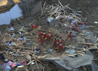 ÇİN’DE DEPREM. 100’ÜN ÜZERİNDE CAN KAYBI VAR