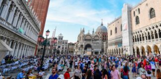 VENEDİK TURİSTLERE KARŞI “GELMESİNLER” TEDBİRLERİ ALIYOR