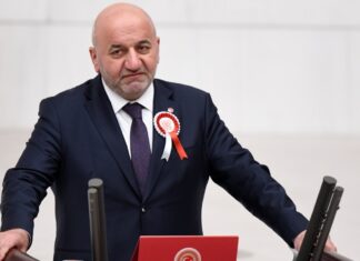 Saadet Partisi Milletvekili Hasan Bitmez, Meclis kürsüsünde bayıldı, durumu ciddi