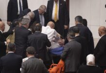 TBMM: KÜRSÜDE KONUŞURKEN BAYILAN MİLLETVEKİLİ HASAN BİTMEZ ANJİYO OLDU VE YOĞUN BAKIMA ALINDI.