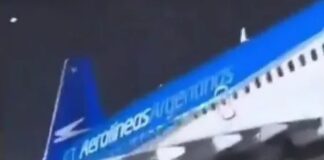 📽️Boeing 737, saatte 160 kilometre hızla havaalanında uçtu ve merdivenlere çarptı