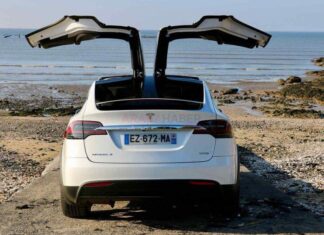 Kaza sırasında kapı kilitlerinin açılması risk teşli etmişti: Tesla 120 bin aracını geri çağırıyor