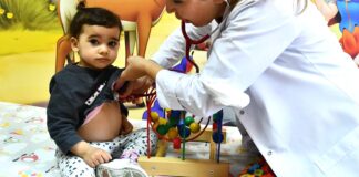 “Elimizde çok önemli bir silahımız var: maske. Halen toplu taşıma ve sağlık kuruluşlarında maske takmak zorunlu olduğu halde takmıyoruz.”