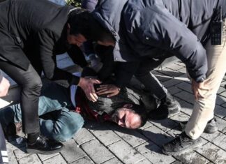 İSTANBUL’DA TAKSİCİ ESNAFI UKOME TOPLANTISINA SALDIRDI